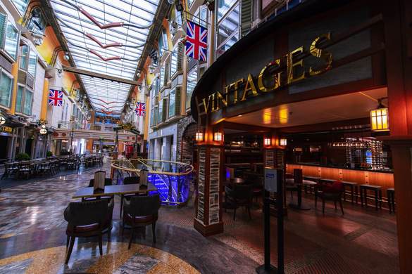 Royal Caribbean International, Independence Of The Seas, Vintages.jpg